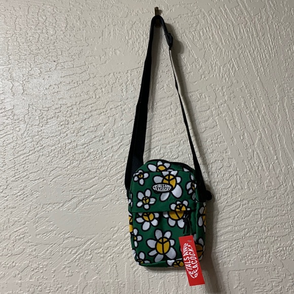 Green canvas crossbody NEW - Picture 9 of 11